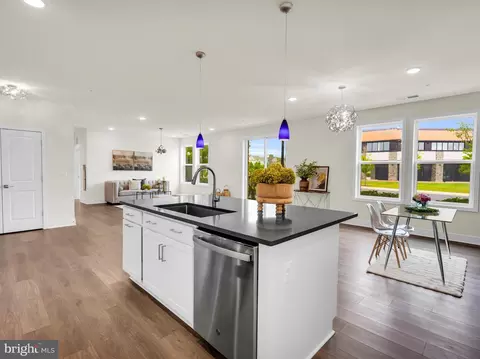 Kitchen - 42920 Firefly Sonata Ter #101, Ashburn, VA 20148 photo 3 of 4