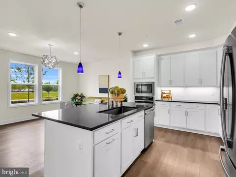 Kitchen - 42920 Firefly Sonata Ter #101, Ashburn, VA 20148 photo 2 of 4