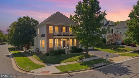 35555 Sarasota St, Round Hill, VA 20141