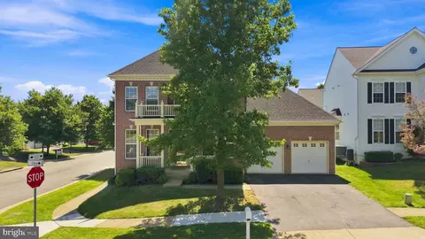 35555 Sarasota St, Round Hill, VA 20141