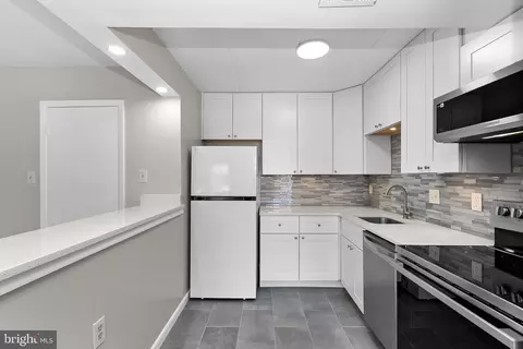 125 U Clubhouse Dr SW #7, Leesburg, VA 20175