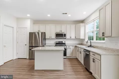 Kitchen - 43686 Phelps Ter, Ashburn, VA 20147 photo 2 of 2