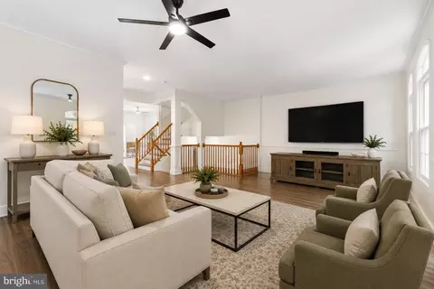 Living - 43686 Phelps Ter, Ashburn, VA 20147 photo 3 of 5