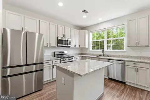 Kitchen - 43686 Phelps Ter, Ashburn, VA 20147 photo 1 of 2