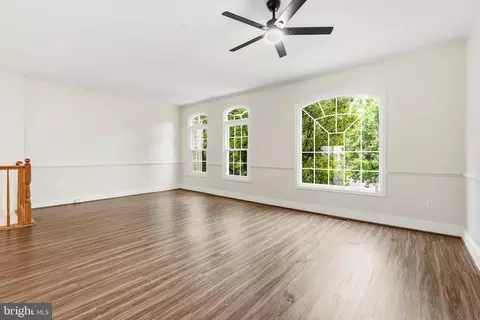 Living - 43686 Phelps Ter, Ashburn, VA 20147 photo 4 of 5