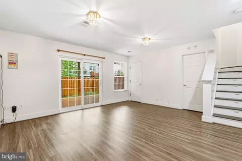 Living - 43686 Phelps Ter, Ashburn, VA 20147 photo 5 of 5