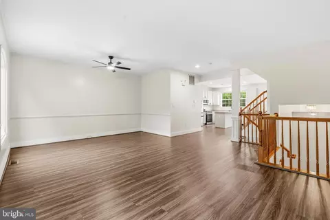 Living - 43686 Phelps Ter, Ashburn, VA 20147 photo 2 of 5
