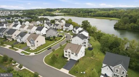 17992 Ridgewood Pl, Round Hill, VA 20141