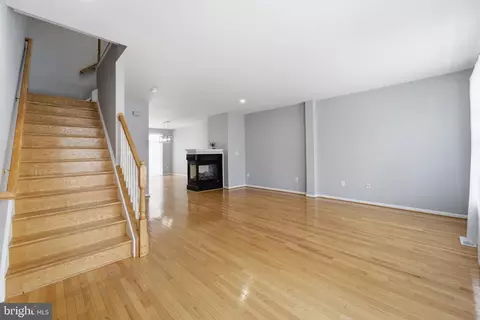 Living - 42440 Ringneck Pl, Brambleton, VA 20148 photo 4 of 5