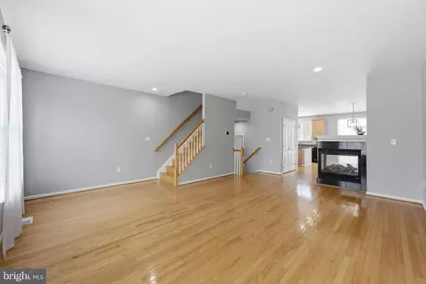 Living - 42440 Ringneck Pl, Brambleton, VA 20148 photo 3 of 5