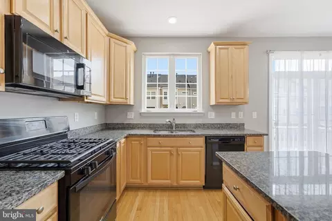 Kitchen - 42440 Ringneck Pl, Brambleton, VA 20148 photo 1 of 2