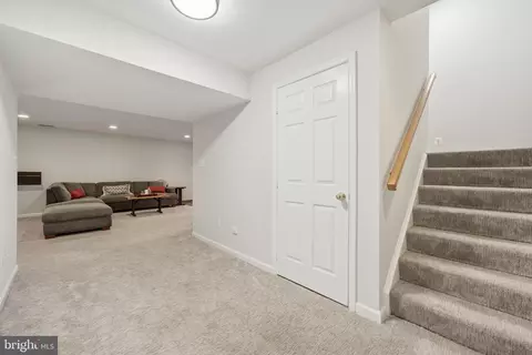 Entry Way - 21598 Goodwin Ct, Broadlands, VA 20148 photo 15 of 18