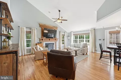 Entry Way - 21598 Goodwin Ct, Broadlands, VA 20148 photo 10 of 18