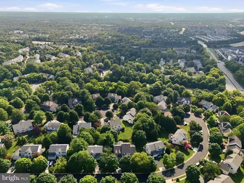 View/Area - 21598 Goodwin Ct, Broadlands, VA 20148 photo 4 of 6