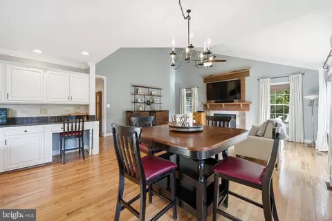 Dining - 21598 Goodwin Ct, Broadlands, VA 20148 photo 2 of 2