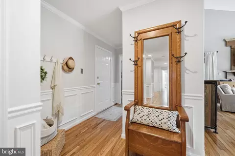 Entry Way - 21598 Goodwin Ct, Broadlands, VA 20148 photo 6 of 18