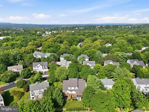 View/Area - 21598 Goodwin Ct, Broadlands, VA 20148 photo 2 of 6