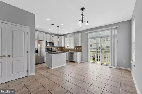 Entry Way - 22978 Fox Fire, Brambleton, VA 20148 photo 3 of 7