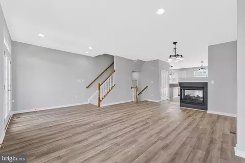 Living - 22978 Fox Fire, Brambleton, VA 20148 photo 8 of 9