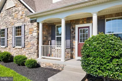Exterior - 22411 Conservancy Dr, Ashburn, VA 20148 photo 8 of 15