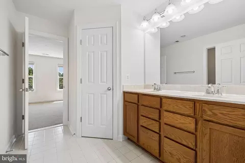 Bath - 22411 Conservancy Dr, Ashburn, VA 20148 photo 5 of 6