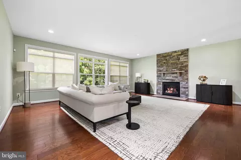 Living - 22411 Conservancy Dr, Ashburn, VA 20148 photo 4 of 5
