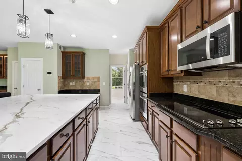 Kitchen - 22411 Conservancy Dr, Ashburn, VA 20148 photo 4 of 5