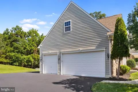 Exterior - 22411 Conservancy Dr, Ashburn, VA 20148 photo 14 of 15