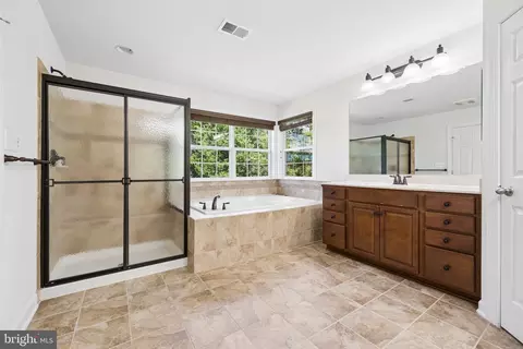 Bath - 22411 Conservancy Dr, Ashburn, VA 20148 photo 3 of 6