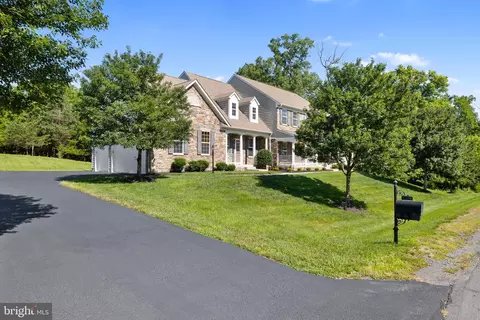 Exterior - 22411 Conservancy Dr, Ashburn, VA 20148 photo 4 of 15