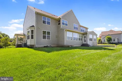 Exterior - 22411 Conservancy Dr, Ashburn, VA 20148 photo 10 of 15