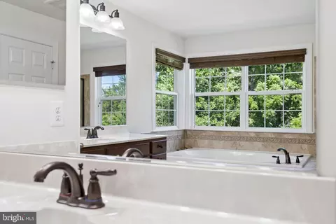 Bath - 22411 Conservancy Dr, Ashburn, VA 20148 photo 4 of 6