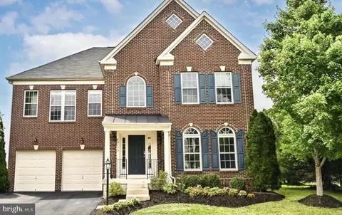 42173 St Huberts Pl, Chantilly, VA 20152