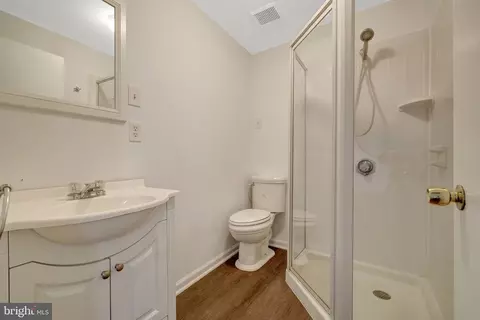 Bath - 3 Whaley Ct, Sterling, VA 20165 photo 4 of 4