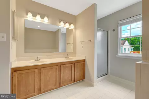 Bath - 3 Whaley Ct, Sterling, VA 20165 photo 1 of 4