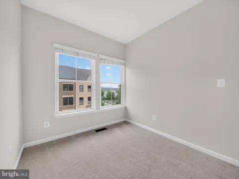 Bedroom - 20415 Codman Dr, Ashburn, VA 20147 photo 5 of 9