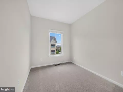 Bedroom - 20415 Codman Dr, Ashburn, VA 20147 photo 7 of 9