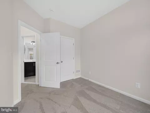 Bedroom - 20415 Codman Dr, Ashburn, VA 20147 photo 6 of 9