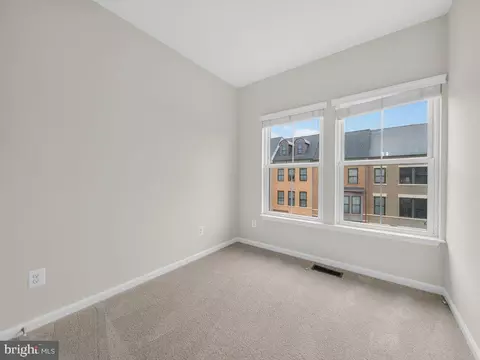 Bedroom - 20415 Codman Dr, Ashburn, VA 20147 photo 4 of 9