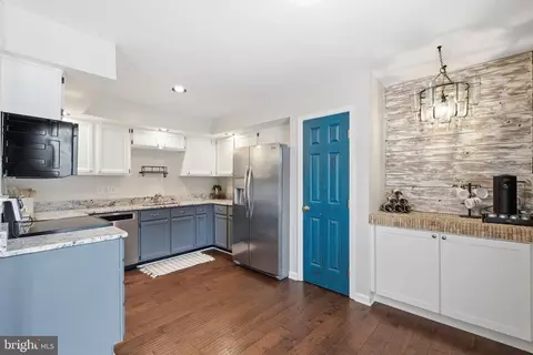 Kitchen - 43455 Postrail Sq, Ashburn, VA 20147 photo 2 of 3