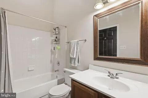 Bath - 43455 Postrail Sq, Ashburn, VA 20147 photo 2 of 2