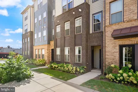 46005 Woodpecker Sq, Sterling, VA 20165