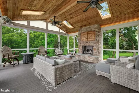 15019 Lynnford Ct, Waterford, VA 20197