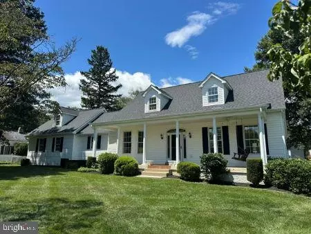 22 E Loudoun St, Round Hill, VA 20141