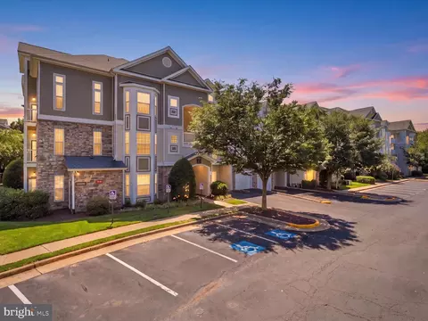 504 Sunset View Ter SE #301, Leesburg, VA 20175