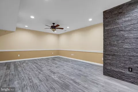Living - 45917 Pullman Ct, Sterling, VA 20164 photo 4 of 5