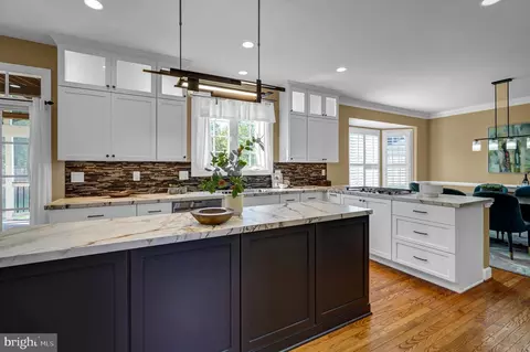 Kitchen - 45917 Pullman Ct, Sterling, VA 20164 photo 3 of 4