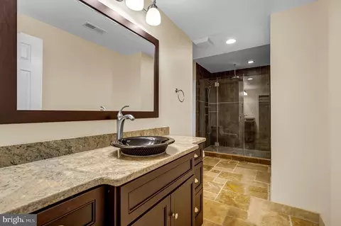 Bath - 45917 Pullman Ct, Sterling, VA 20164 photo 5 of 6