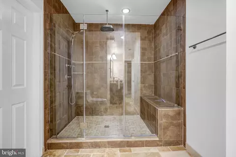 Bath - 45917 Pullman Ct, Sterling, VA 20164 photo 6 of 6