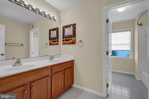Bath - 45917 Pullman Ct, Sterling, VA 20164 photo 3 of 6